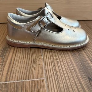 L’Amour girls (not toddler) size 2 gold dress shoe! Like new! Cute for holidays!